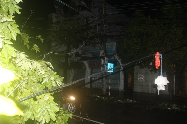 Dân vùng rốn bão không ngờ Con Voi quá khủng khiếp!